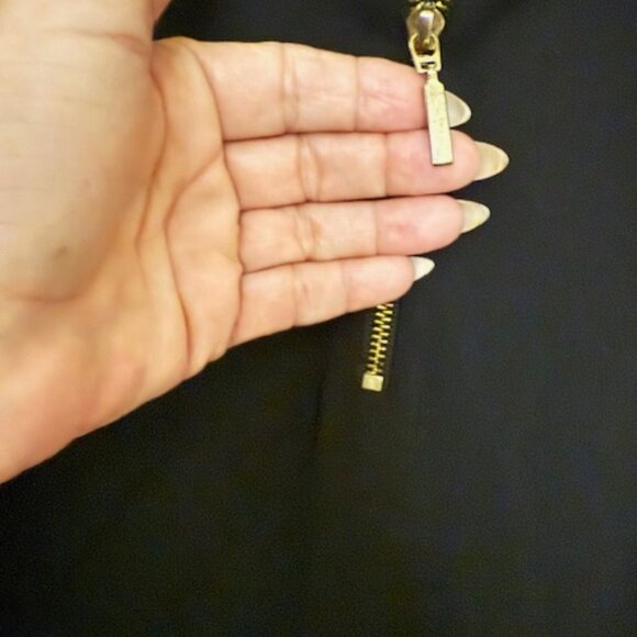 Express silky black blouse with gold zipper - Picture 5 of 5